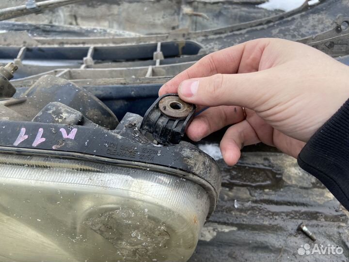 Фара левая Nissan March Micra K11