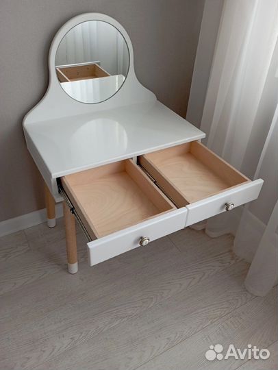 Туалетный столик с зеркалом детский