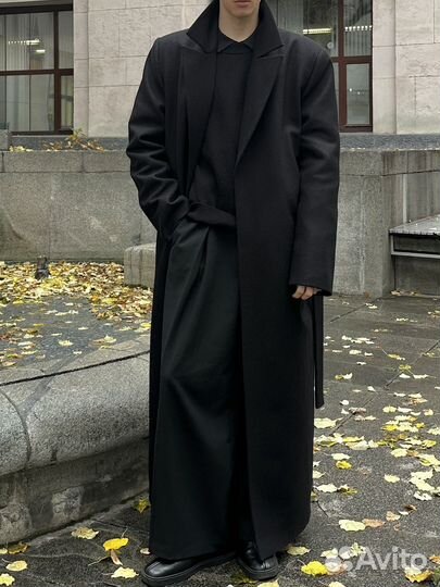 Чёрное мужское пальто в пол