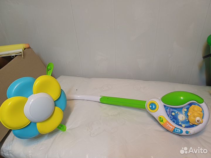 Детская кроватка с маятником