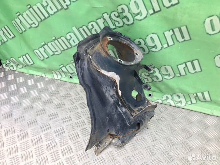 Стакан передний правый Mercedes-Benz S124 M102.982