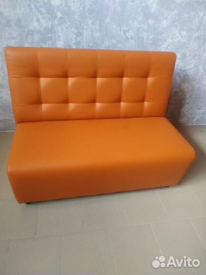 Диван новый для кафе