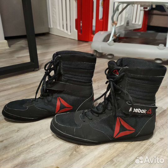 Боксерские перчатки, кроссовки, шлем