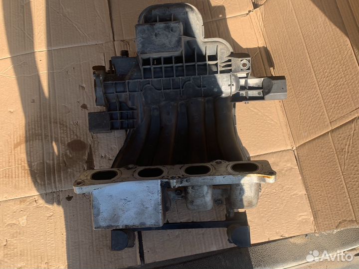 Впускной коллектор laguna 3 2,0 бензин