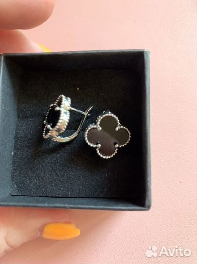 Серьги в форме клевера