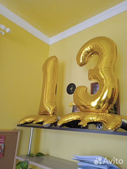 Две цифры 1 и 3 надутые