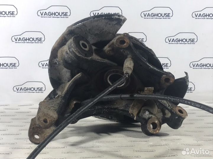 Кулак поворотный задний правый Volkswagen Touareg