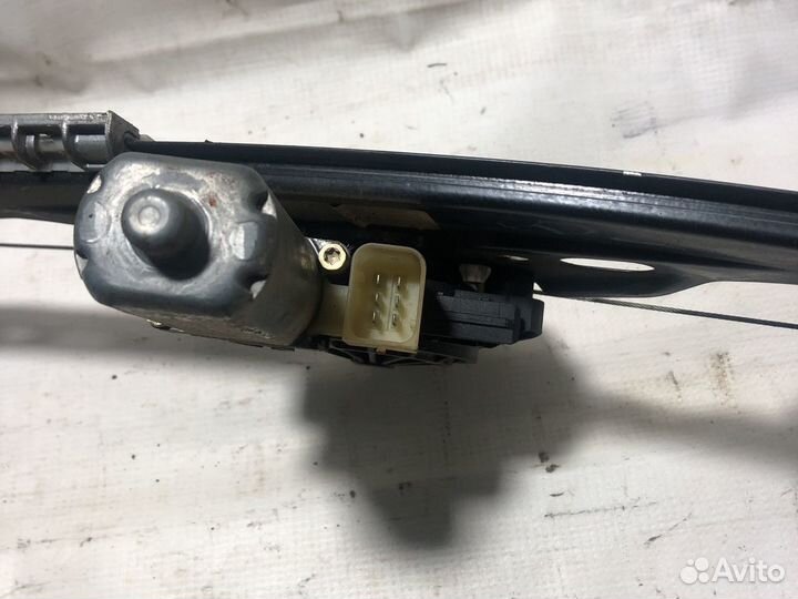 Стеклоподъемник задний mercedes w 203