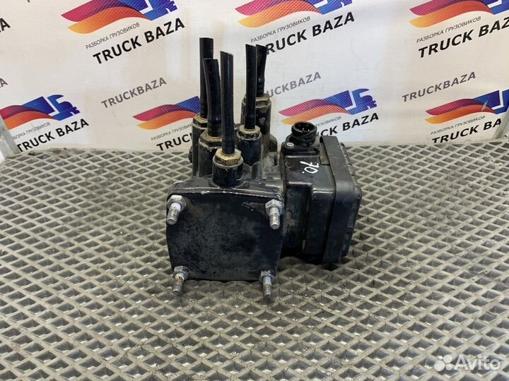 Кран управления тормозами прицепа