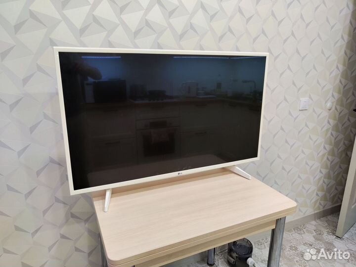 Телевизор LG 43UH619V