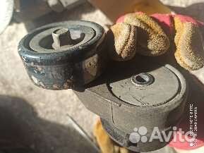 Натяжитель ремня привода генератора