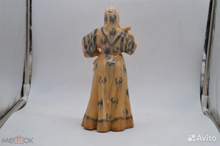 Статуэтка девушка В платке (плясунья ) гжель