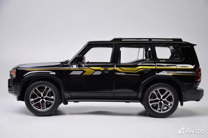 Модель авто Toyota Land Cruiser Prado 250 1:24 мет