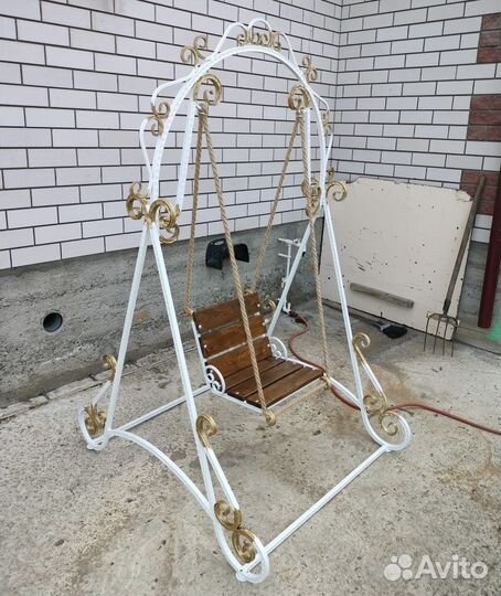 Садовые качели для дома и дачи