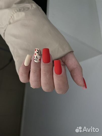 Маникюр / педикюр