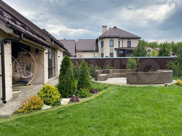 Коттедж 413 м² на участке 15 сот.