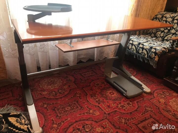 Компьютерный стол