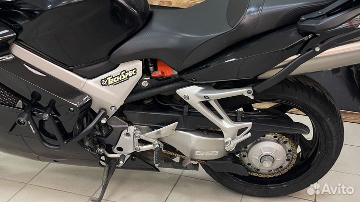 Дорожный мотоцикл honda VFR 800 2006 год