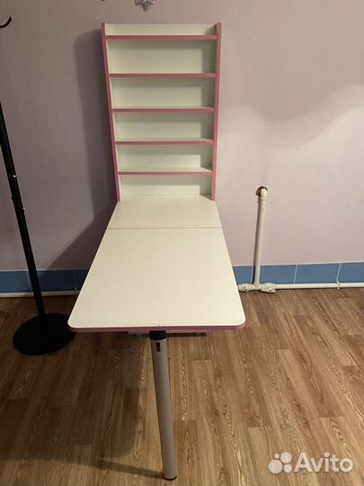 Маникюрный стол