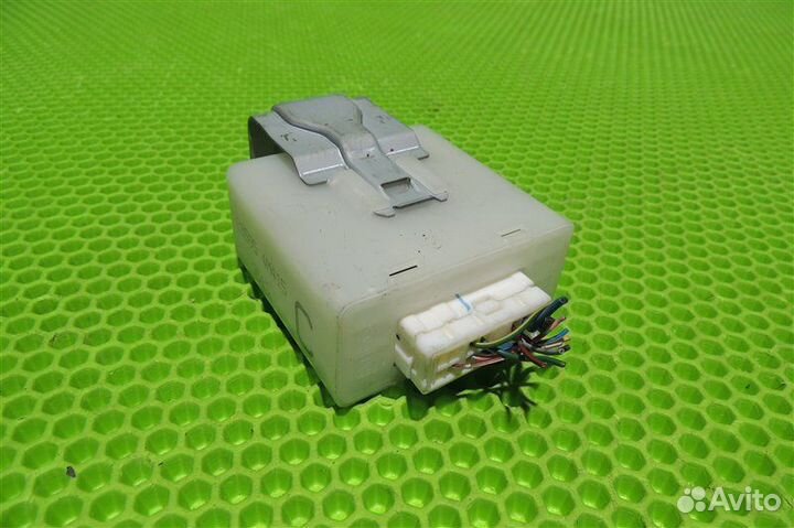 Блок управления центральным замком Nissan Bluebird