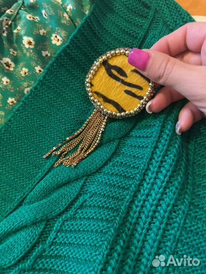 Брошь тигровая с цепями