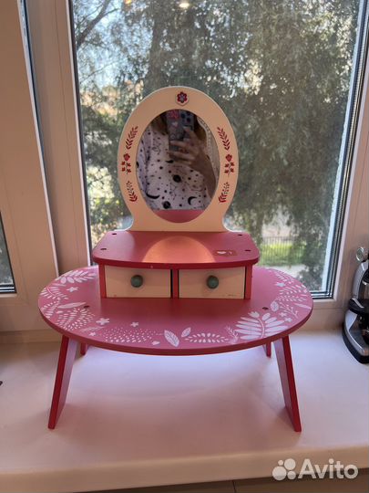 Туалетный столик для девочки из дерева