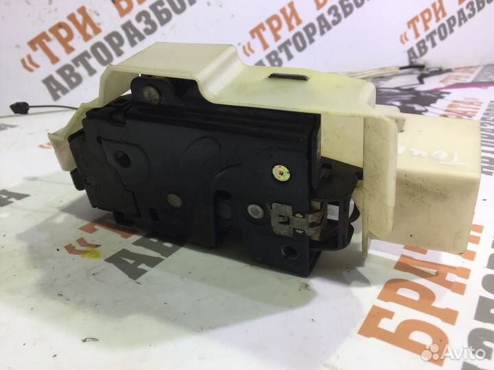 Фольксваген Туарег Замок задней двери Прав