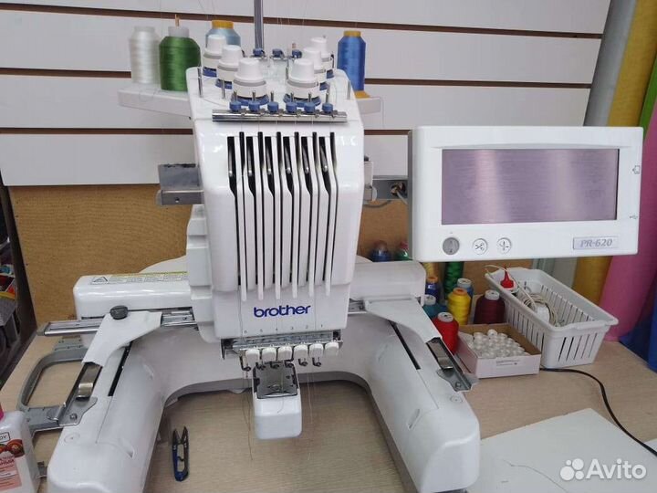 Вышивальная шестиигольная швейная машина