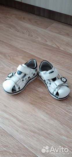 Босоножки для девочки