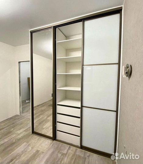 Современный шкаф купе