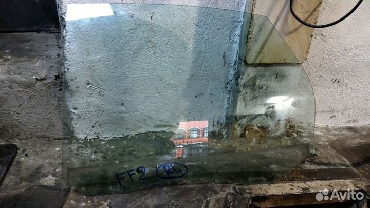 Стекло двери Ford Focus 2