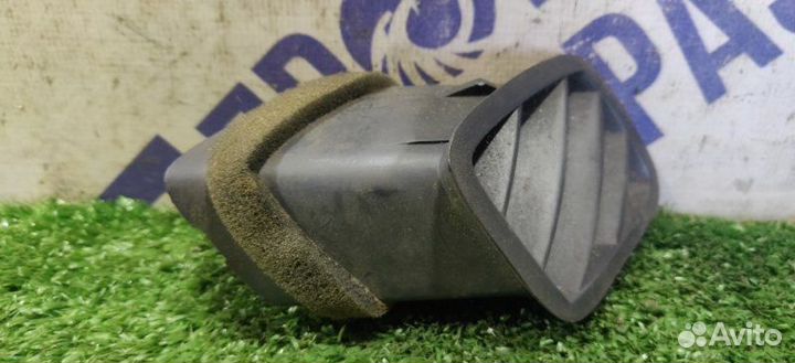 Дефлектор обдува правый Hyundai Elantra Iii (Xd2)