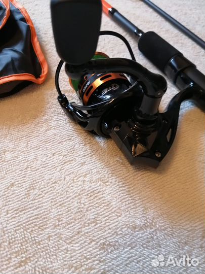 Спиннинг 2,4м 10-30гр с катушкой