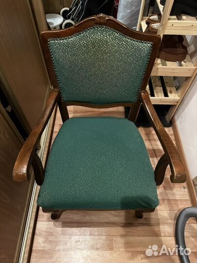 Старинные кресла