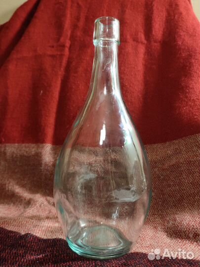 Старинная бутыль для вина