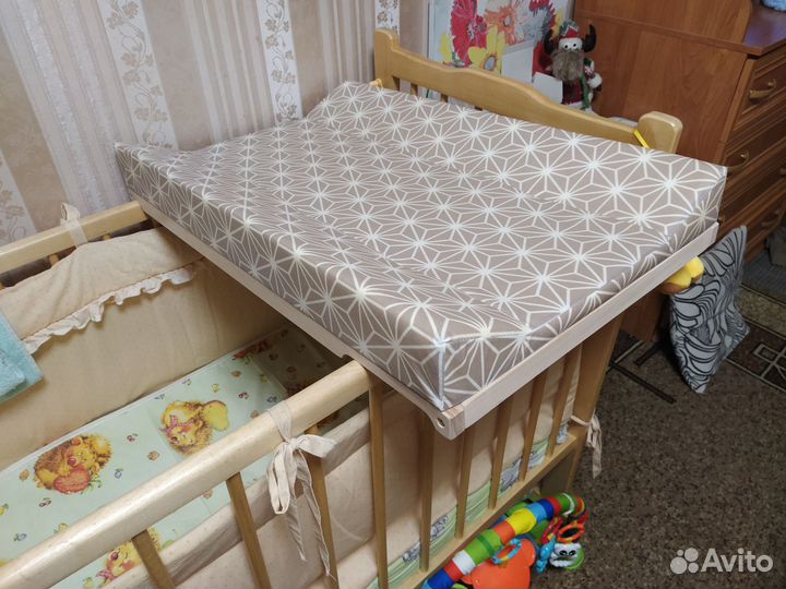 Пеленальная доска на кроватку