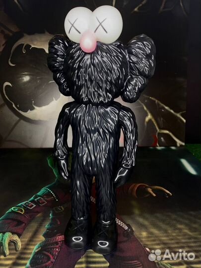 Коллекционные игрушки kaws и bearbrick