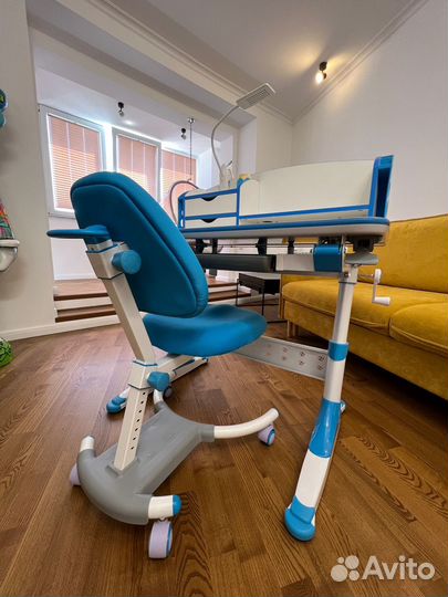 Растущая парта и ортопеортопедческий стул