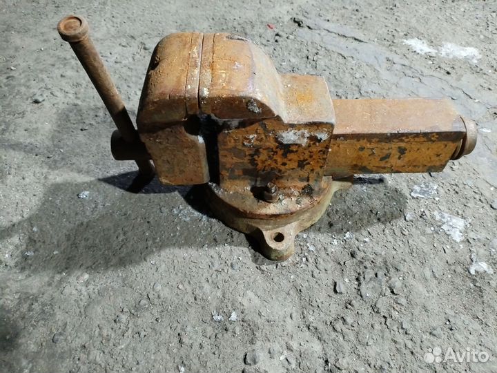 Тиски тисы слесарные СССР