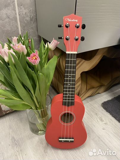 Укулеле veston красная