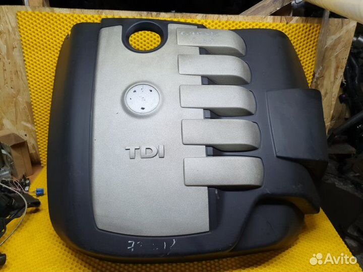 Крышка двигателя (декоративная) Volkswagen Touareg