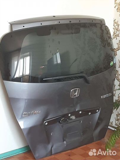 Дверь на Honda Freed Spike