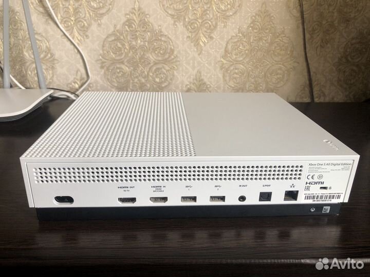 Xbox One S 1tb с играми