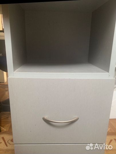 Маникюрный стол