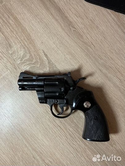 Реквизитный револьвер Denix Python