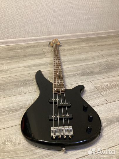 Бас гитара Yamaha