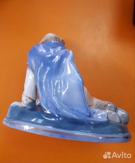 Фарфоровая статуэтка Иван царевич с лягушкой