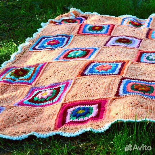 Плед вязаный для детской комнаты