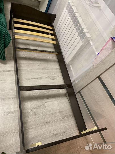 Детская кроватка с маятником