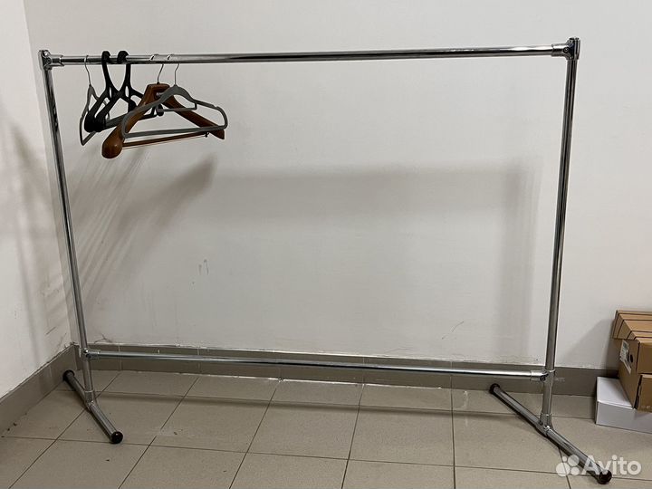 Вешалка напольная металлическая